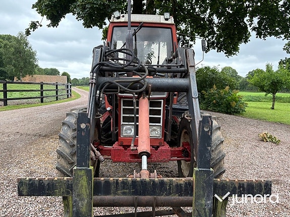 Traktor – International 844 AXL med Ålö Quicke 3360 WS lastare 10 of 30