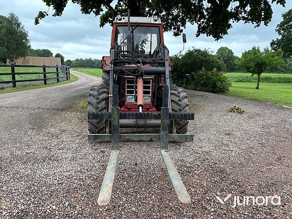 Traktor – International 844 AXL med Ålö Quicke 3360 WS lastare 9 of 30