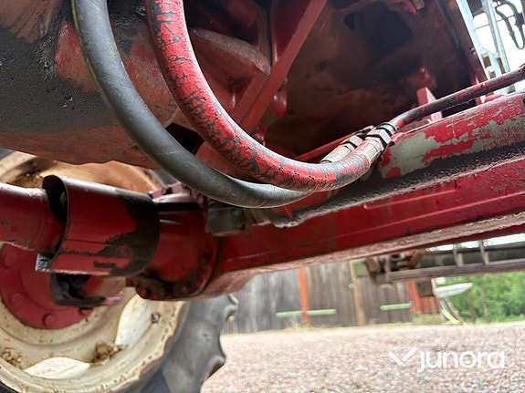 Traktor – International 844 AXL med Ålö Quicke 3360 WS lastare 25 of 30