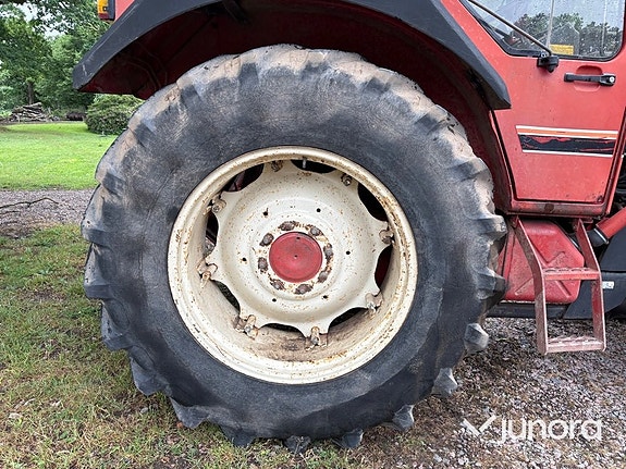 Traktor – International 844 AXL med Ålö Quicke 3360 WS lastare 18 of 30