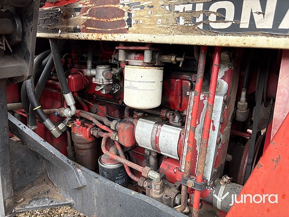 Traktor – International 844 AXL med Ålö Quicke 3360 WS lastare 22 of 30