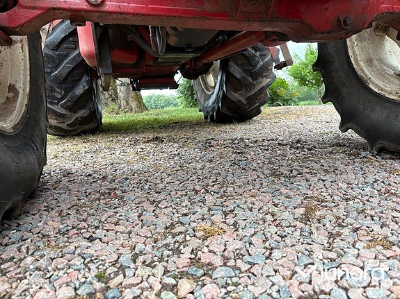 Traktor – International 844 AXL med Ålö Quicke 3360 WS lastare 24 of 30