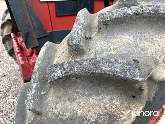 Traktor – International 844 AXL med Ålö Quicke 3360 WS lastare 15 of 30