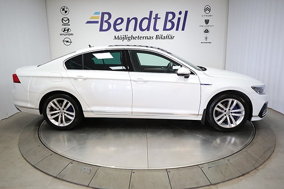 Volkswagen Passat 12 of 24