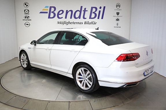Volkswagen Passat 7 of 24
