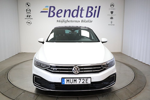 Volkswagen Passat 3 of 24