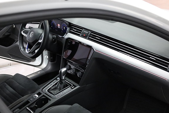 Volkswagen Passat 16 of 24