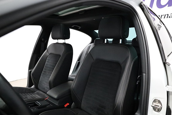 Volkswagen Passat 13 of 24