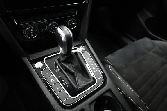 Volkswagen Passat 22 of 24