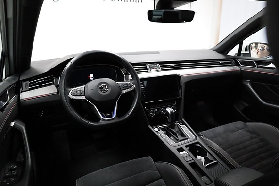 Volkswagen Passat 2 of 24