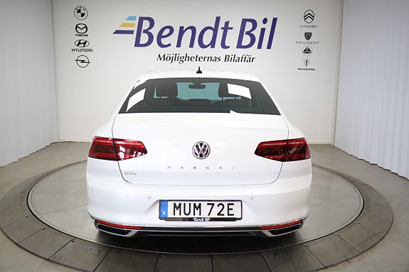 Volkswagen Passat 8 of 24