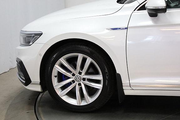 Volkswagen Passat 21 of 24