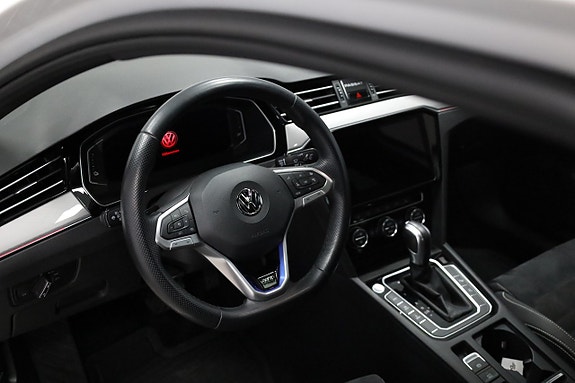 Volkswagen Passat 5 of 24