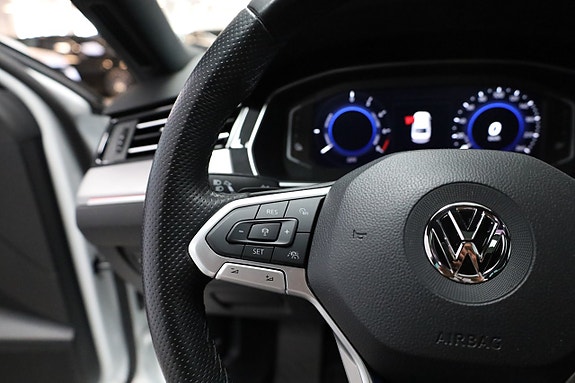 Volkswagen Passat 19 of 24