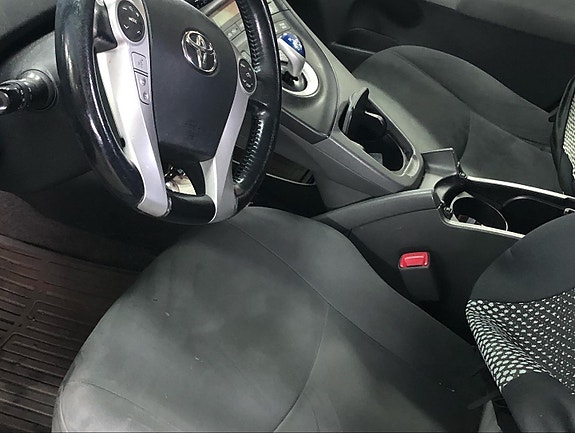 Toyota Prius 2 of 3