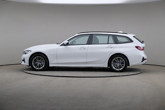 BMW 330e 4 of 21