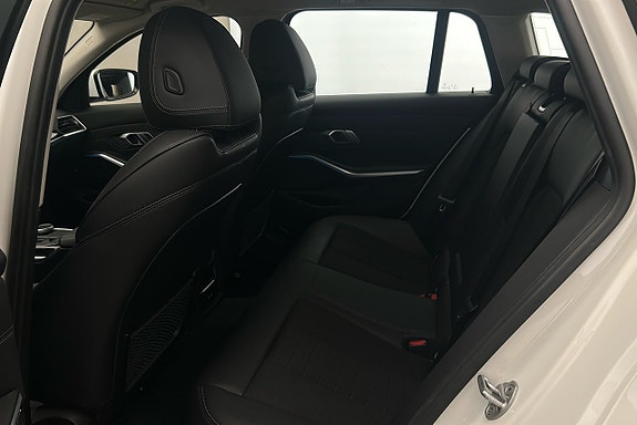 BMW 330e 13 of 21