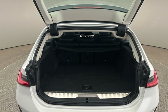 BMW 330e 14 of 21
