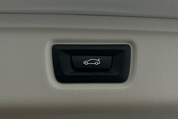 BMW 330e 15 of 21