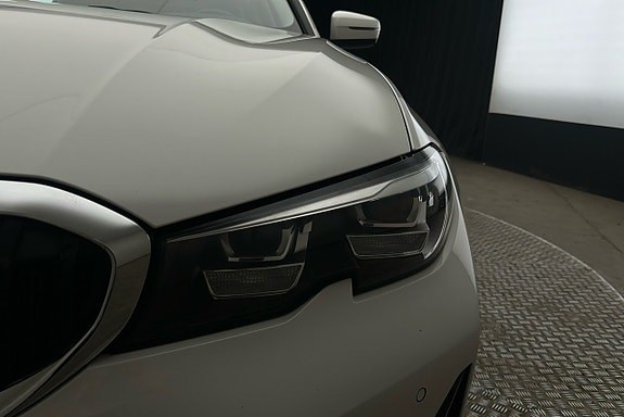 BMW 330e 11 of 21