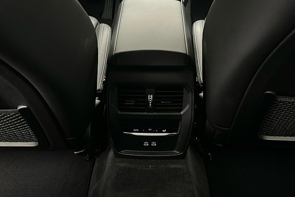 BMW 330e 18 of 21