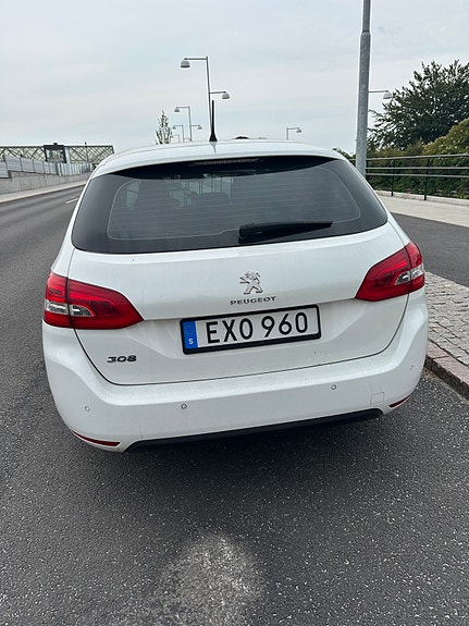 Peugeot 308 SW 4 of 5
