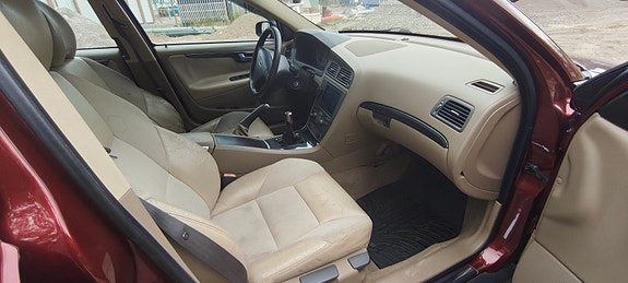 Volvo S60 4 of 5