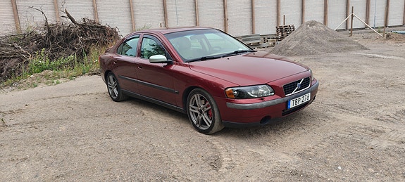 Volvo S60 2 of 5