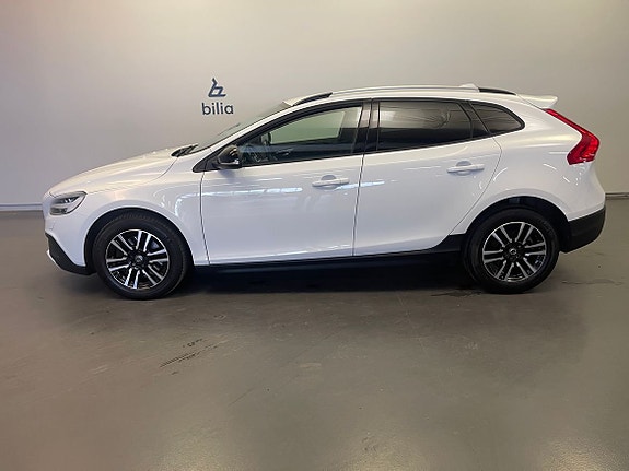 Volvo V40 Cross Country 2 of 5