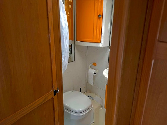 Dethleffs Fiat Campervan 2.8 i.d.TD H 58 Halvintegrerad B-Kort Solceller NyKamrem NyBes 122hk 26 of 29