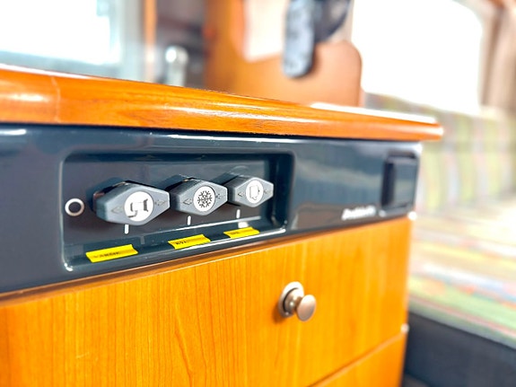 Dethleffs Fiat Campervan 2.8 i.d.TD H 58 Halvintegrerad B-Kort Solceller NyKamrem NyBes 122hk 18 of 29