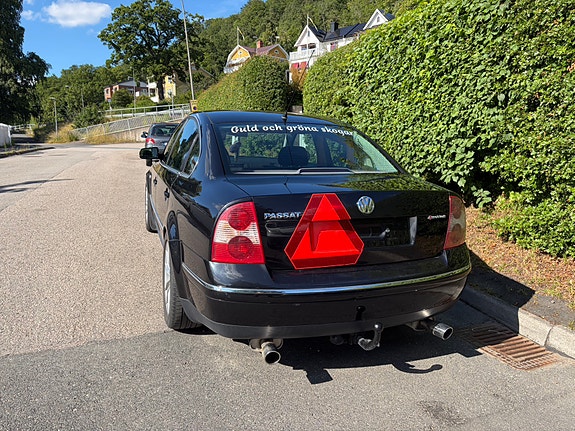 Volkswagen Passat 2 of 8