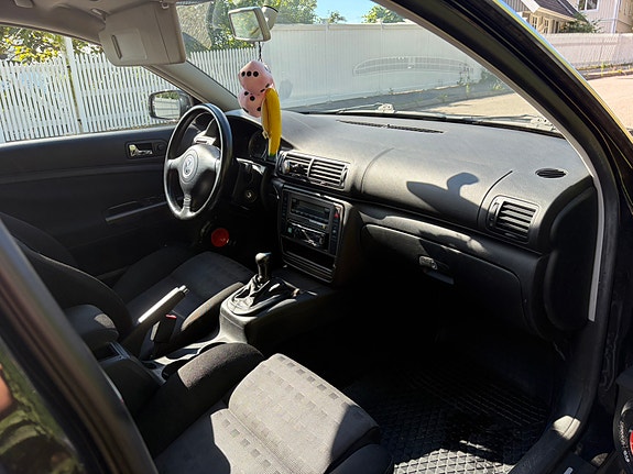 Volkswagen Passat 3 of 8