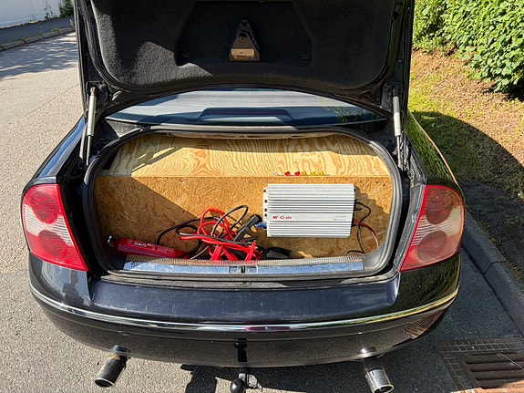 Volkswagen Passat 4 of 8