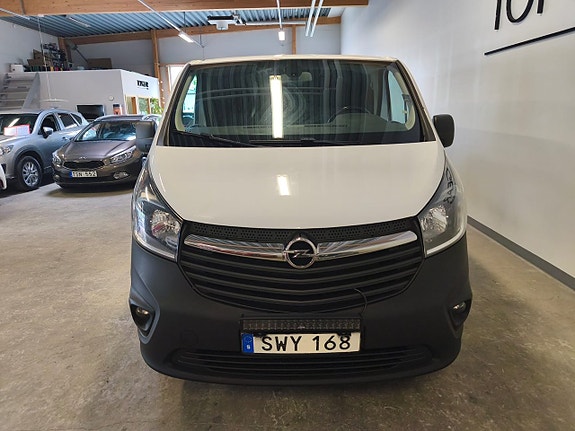 Opel Vivaro 2 of 5