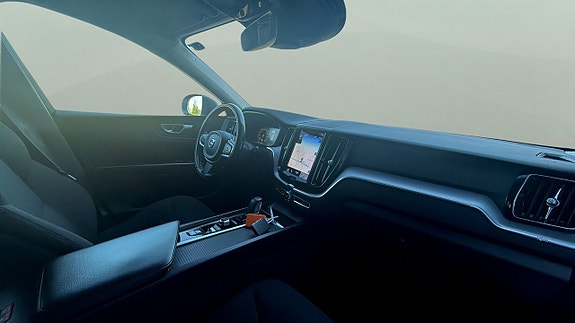Volvo XC60 11 of 27