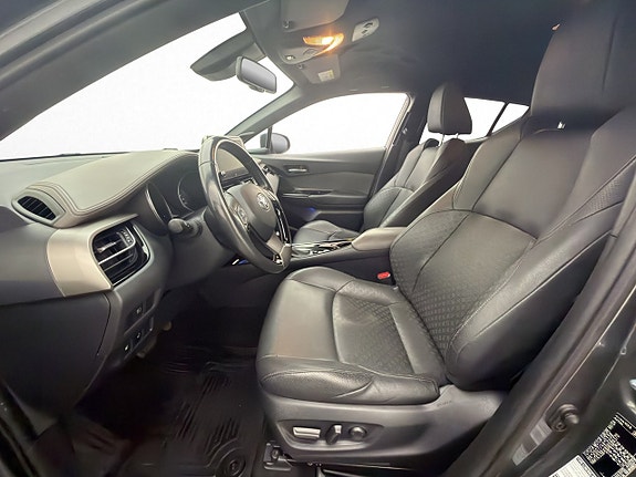 Toyota C-HR 15 of 30
