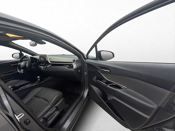 Toyota C-HR 10 of 30