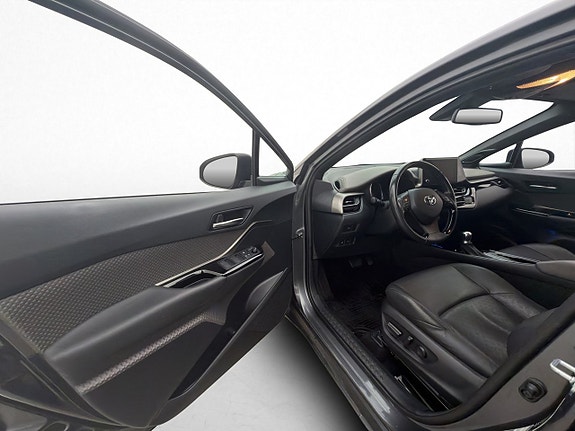 Toyota C-HR 14 of 30