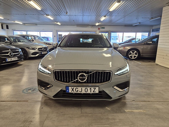 Volvo V60 2 of 5