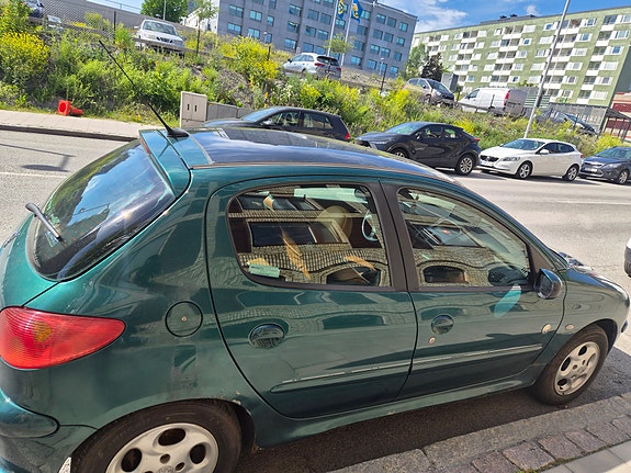 Peugeot 206 2 of 5