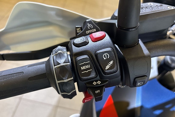 BMW Motorrad R 1250 GS Trophy/Packväskor/Akrapovic/366 mil 8 of 17
