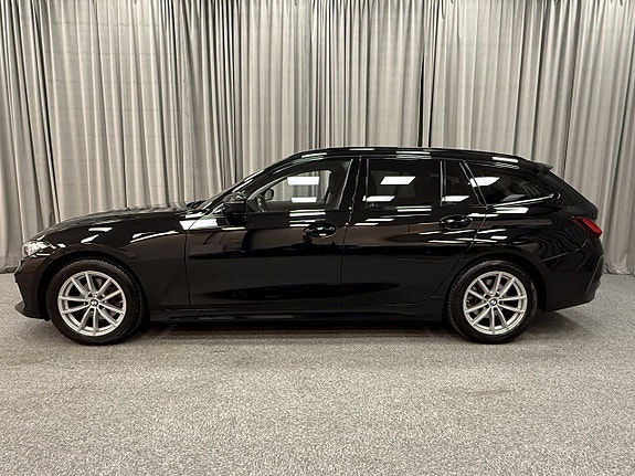 BMW 320d 2 of 13