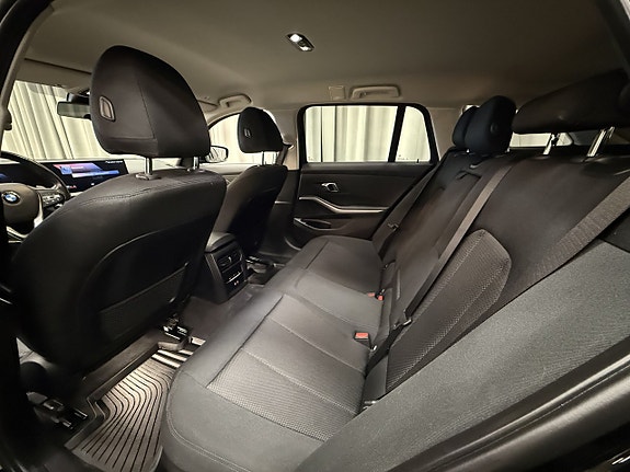 BMW 320d 8 of 13