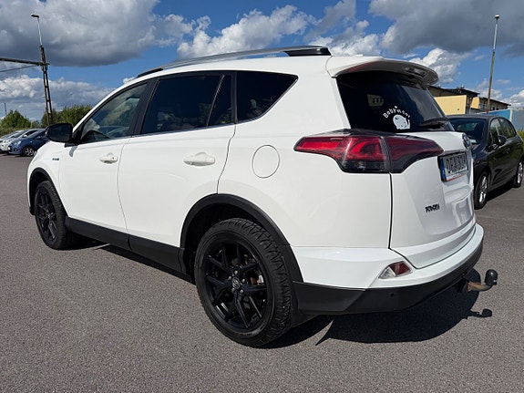 Toyota RAV4 3 of 20