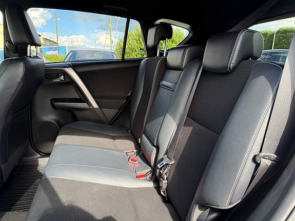 Toyota RAV4 11 of 20
