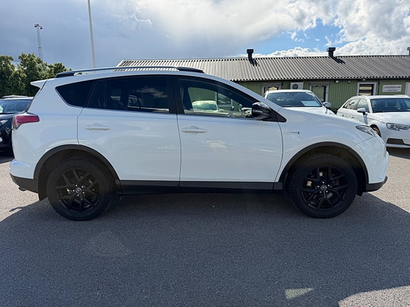 Toyota RAV4 6 of 20