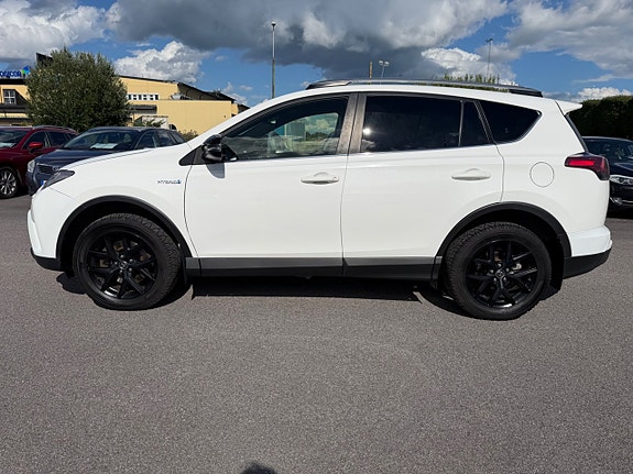 Toyota RAV4 2 of 20