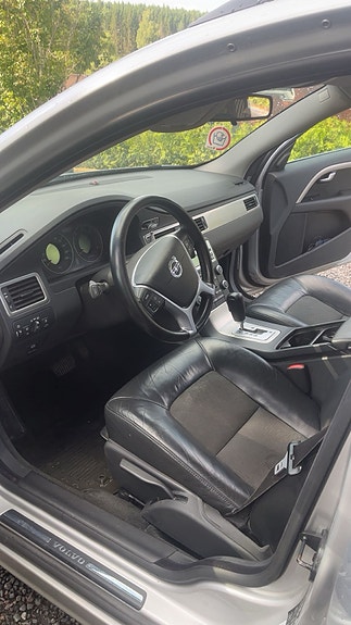 Volvo V70 3 of 5