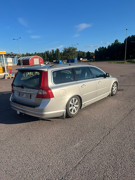 Volvo V70 2 of 5